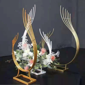 婚礼餐桌用新的金色白色摆件 - Product Image 1