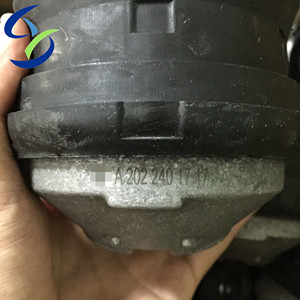 Rubber Right Engine Mounting A2022401717 2022401717 for Mercedes Benz C-Class W203