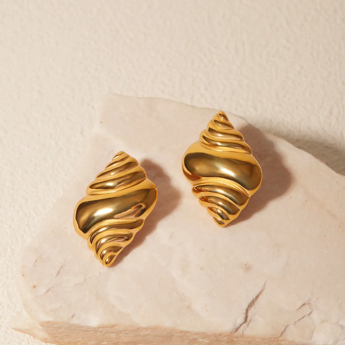 New Design Beach Jewelry Stainless Steel Conch Earrings Tarnish Free Jewelry 18K Gold Plated Sea Snail Earrings for Women