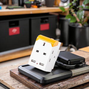 Adaptador de viaje de enchufes múltiples 802, adaptador de corriente, tipo de salida de CA, suministro de conexión, corriente de salida variada - Product Image 1