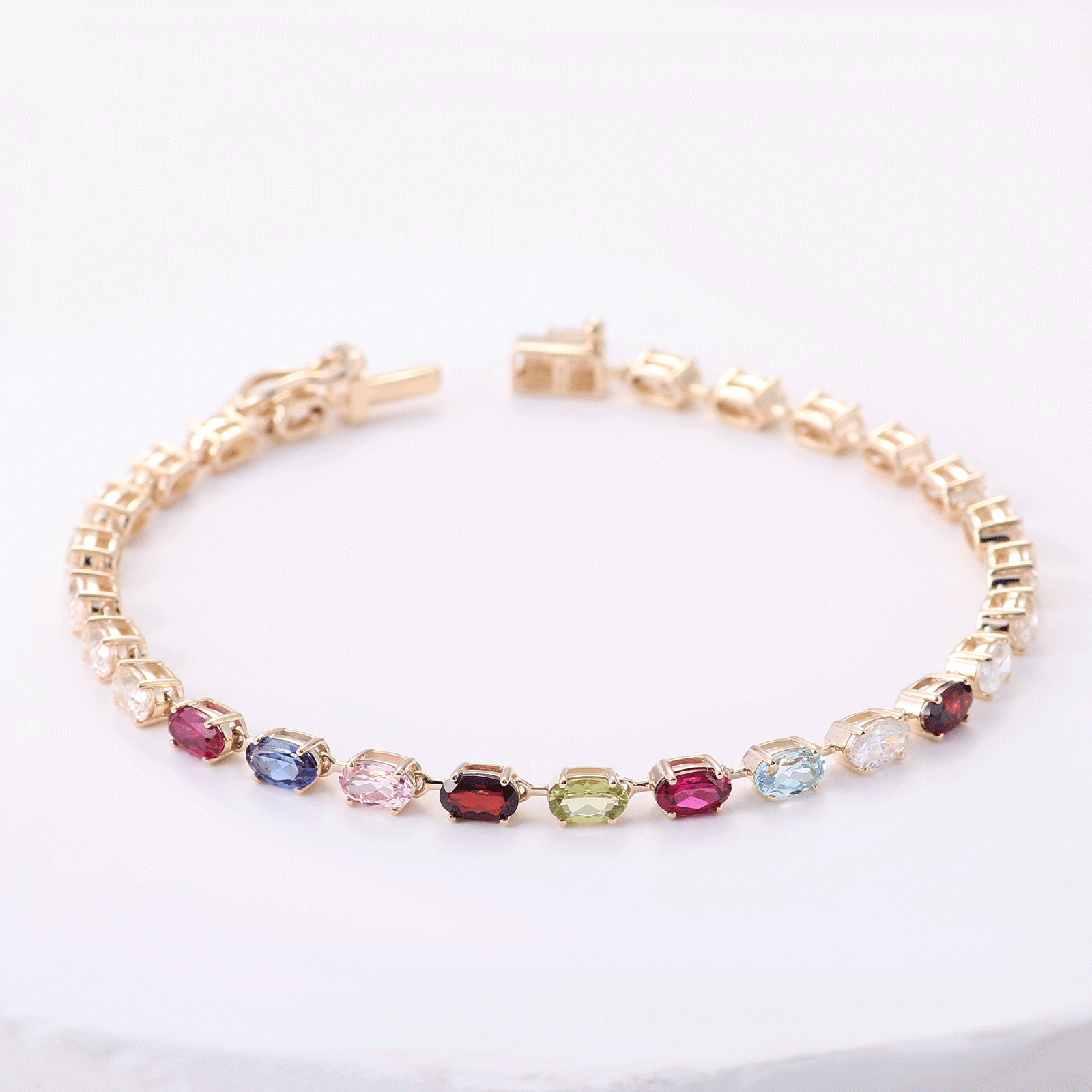 สร้อยข้อมืออัญมณีทอง 18k