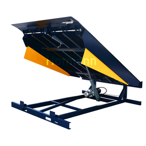 Hydraulic <strong>Loading</strong> <strong>and</strong> <strong>Unloading</strong> <strong>Platform</strong> Lifting <strong>Platform</strong> Can Be Customized Mobile Boarding Bridge - Product Image 6
