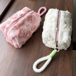 批发方形可爱时尚爱心软化妆包女童毛囊带柄花标志女童离合器毛巾化妆包