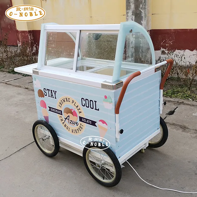 Carrello del gelato del camion di vendita del gelato della spiaggia con il frigorifero