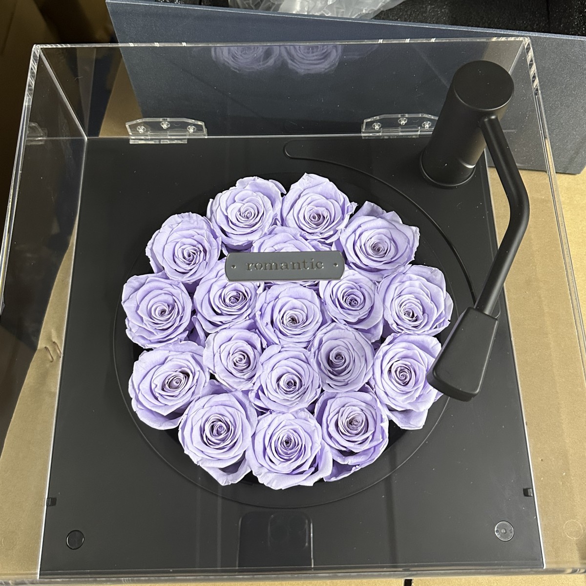 Fonógrafo con fondo negro, rosa púrpura - 323216 - caja de regalo de alta gama.