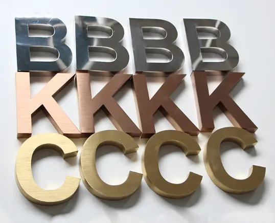 I pendenti con lettere in acciaio inossidabile artigianali personalizzabili sono garantiti