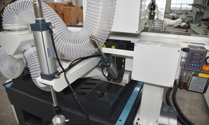 Máquina enrutadora CNC de 4 ejes para muebles de carpintería, nuevo enrutador CNC de madera ATC con cabezal oscilante para madera - Product Image 3