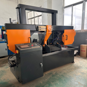 GZ4243 ad alta precisione CNC Bandsaw macchina programmabile PLC controllo a velocità variabile taglio manuale lama strisciò - Product Image 1