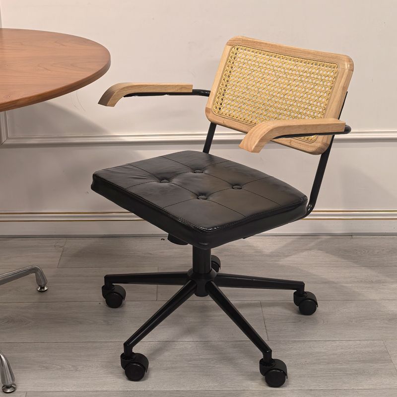 Solid wood backrest and black seat cushion (with armrests)