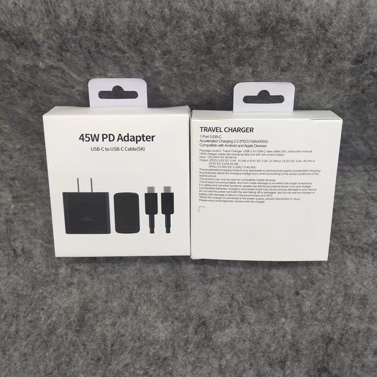 Cargador negro con cable + caja