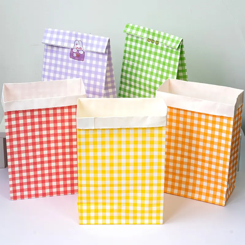 कस्टम मुद्रित ब्रांड लोगो डिजाइन संवर्धन लक्जरी कपड़ों खुदरा उपहार खरीदारी पेपर बैग हैंडल के साथ केक रूम पैकेजिंग बैग