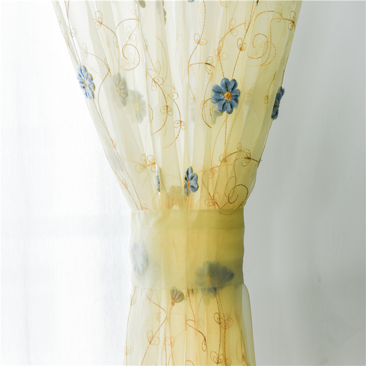 Giallo-chiaro