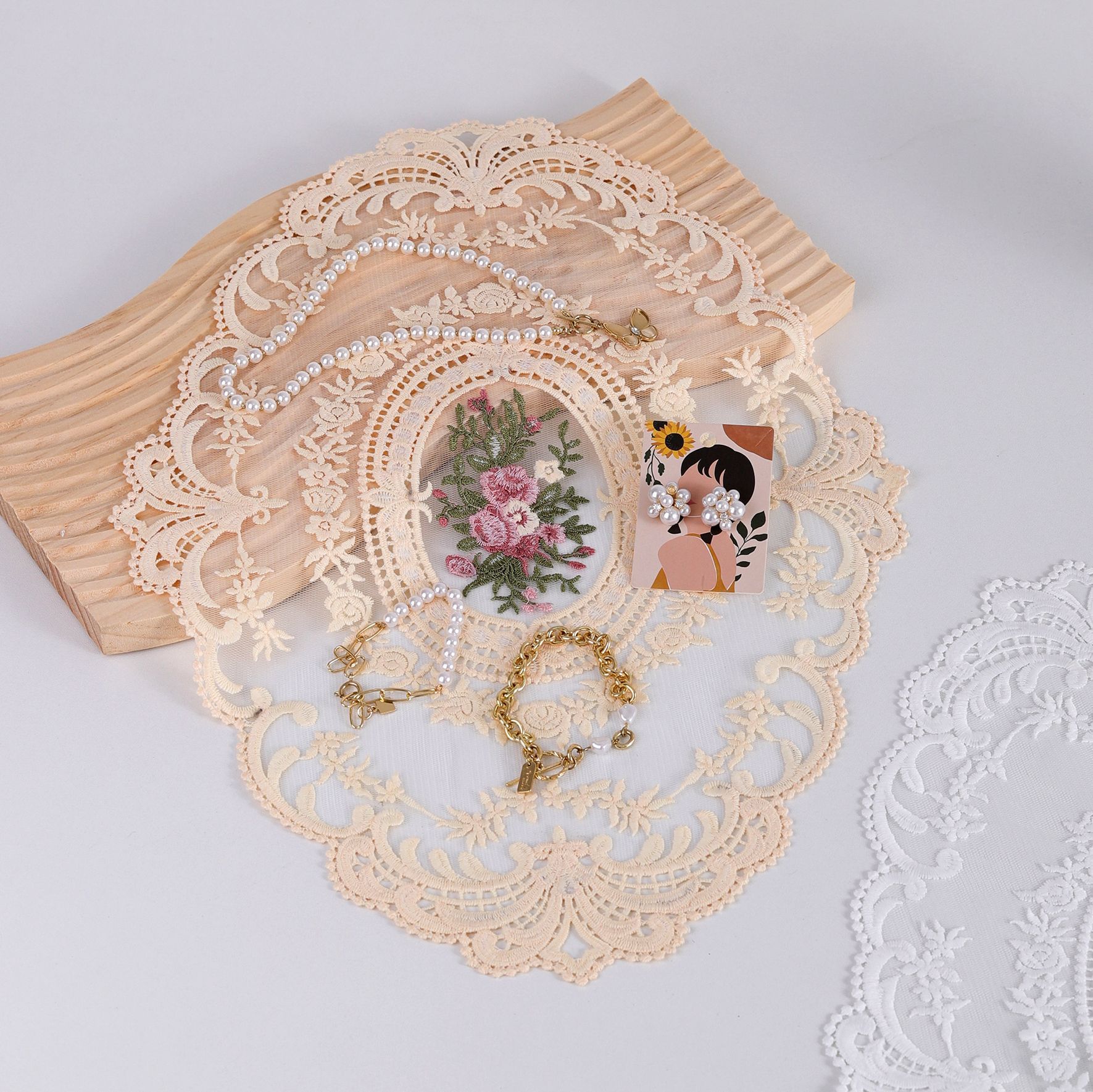 Almohadilla de bordado ovalada beige
