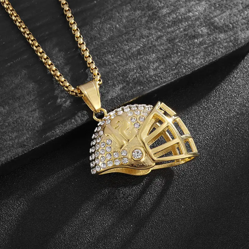 China Hip Hop Iced Out Jewelry Cool Men Gold Coating Rugby Fútbol Casco Colgante Charm Collar