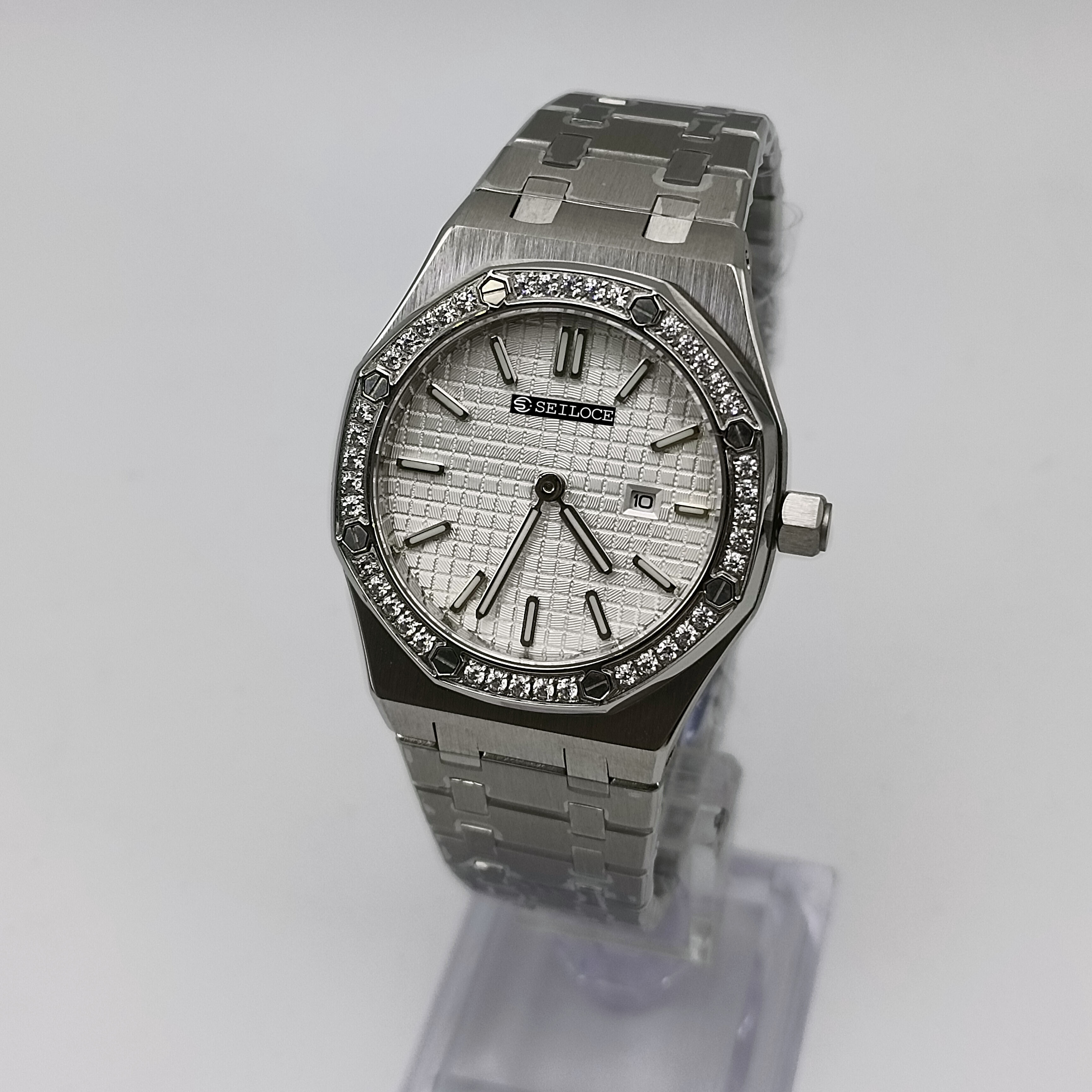 Caja plateada+esfera blanca