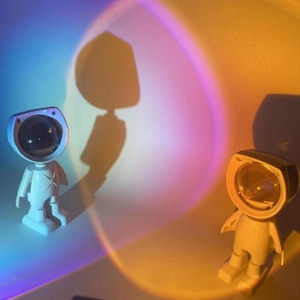 Robot astronot Sunset projektör gece lambası 7 renk modeli dahili pil işıkları 360 dönen kafa Cosmonaut lamba - Product Image 4
