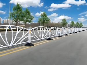 高速道路と道路道路の分離と保護フェンスのための卸売金属道路ガードレール交通障壁 - Product Image 4
