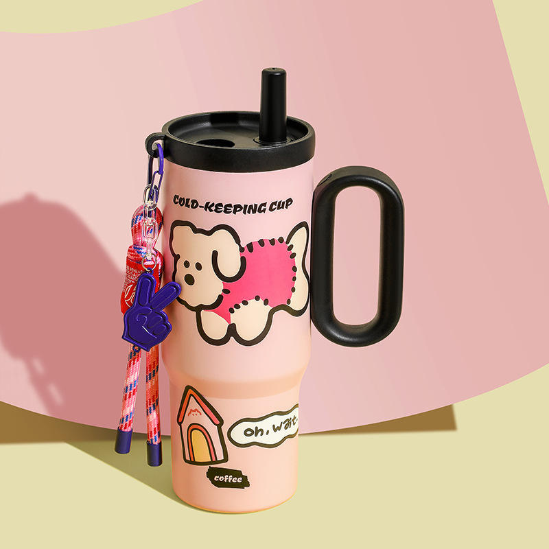 Patrón aleatorio de dibujos animados en rosa.