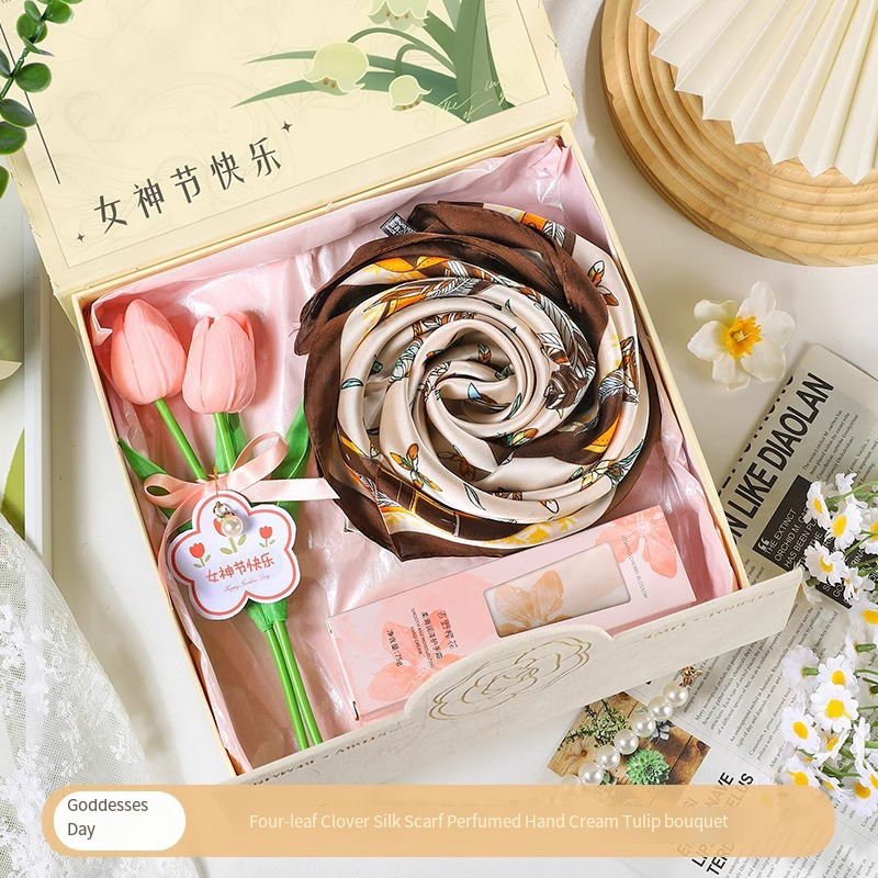 SKU-10 Four-leaf clover scarf + hand cream + tulip