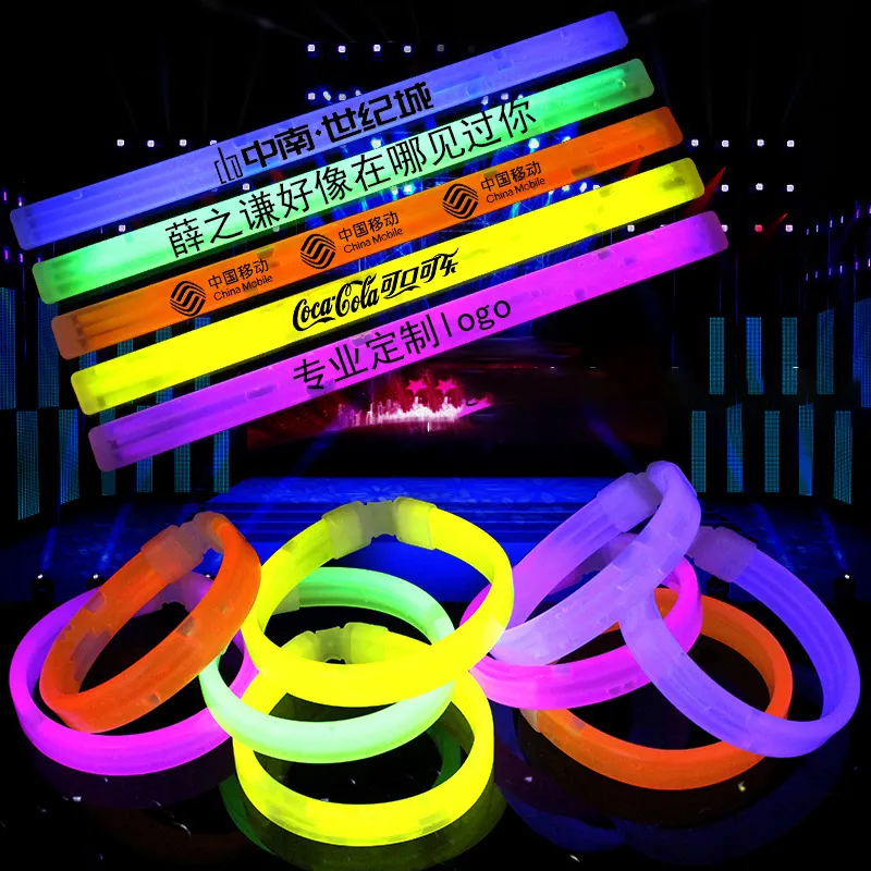 Leuchtstäbe Light Up Party begünstigt Dekorationen Neon Glow Halsketten und Armbänder mit Anschlüssen im Dunkeln