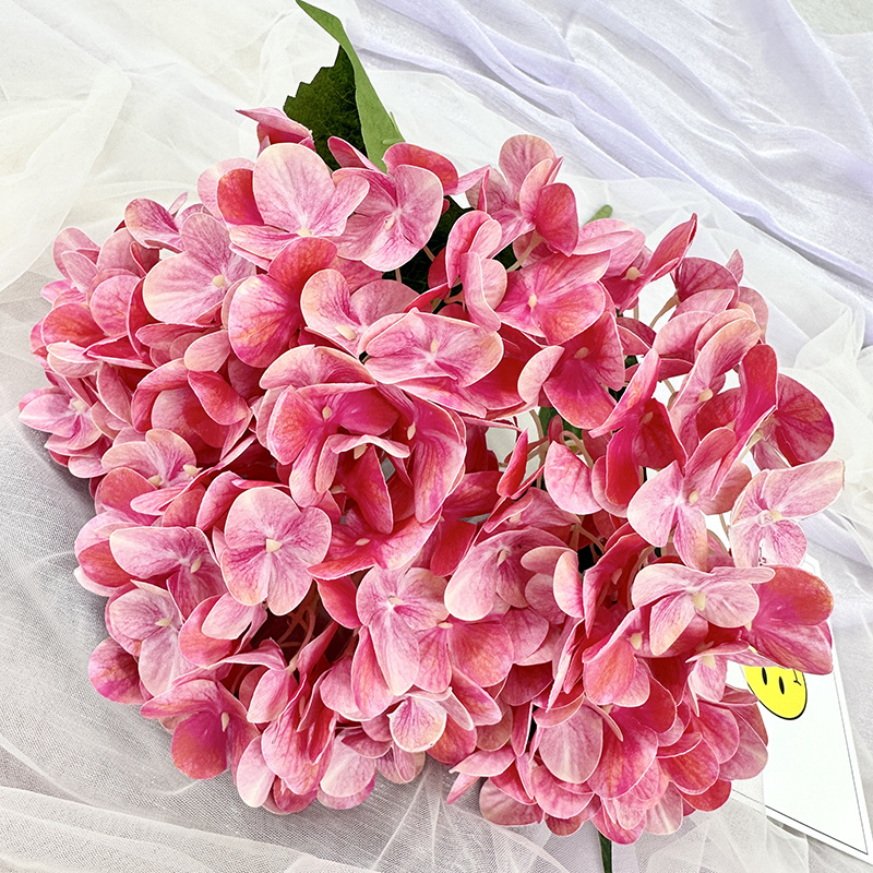Rouge rose profond