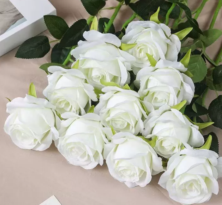 1 rosa di seta bianca