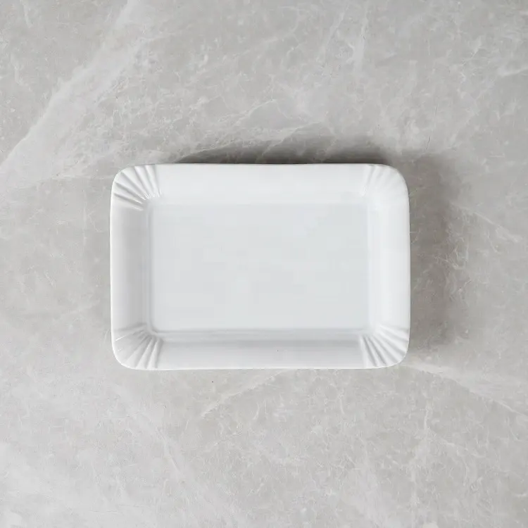 Nuevo diseño personalizado de porcelana blanca de alta temperatura en relieve plato y plato de cerámica de 9 pulgadas