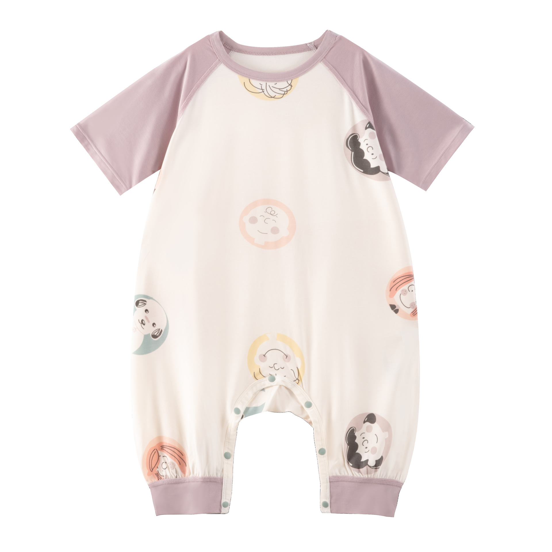 Fille sautant violette