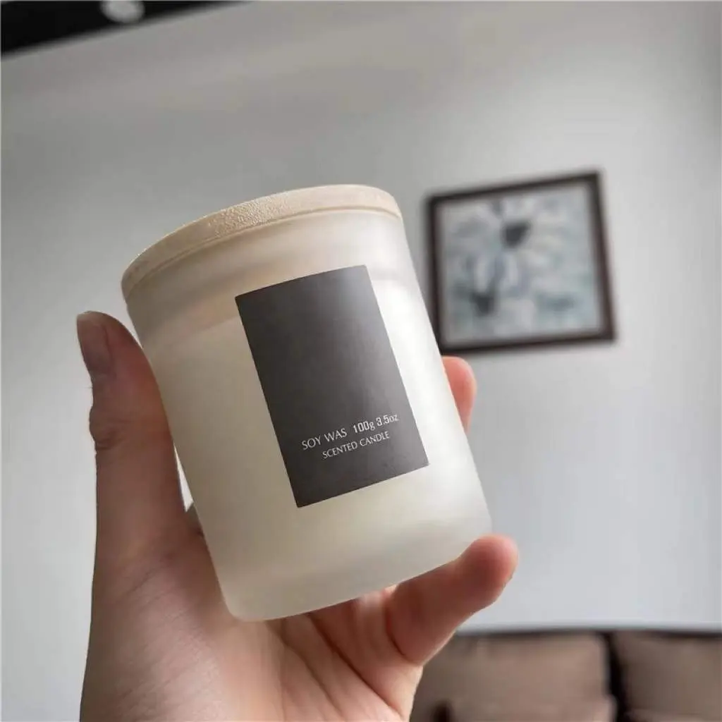 La fabbrica fornisce direttamente candele per aromaterapia Private Label organiche uniche altre candele profumate con coperchio in legno