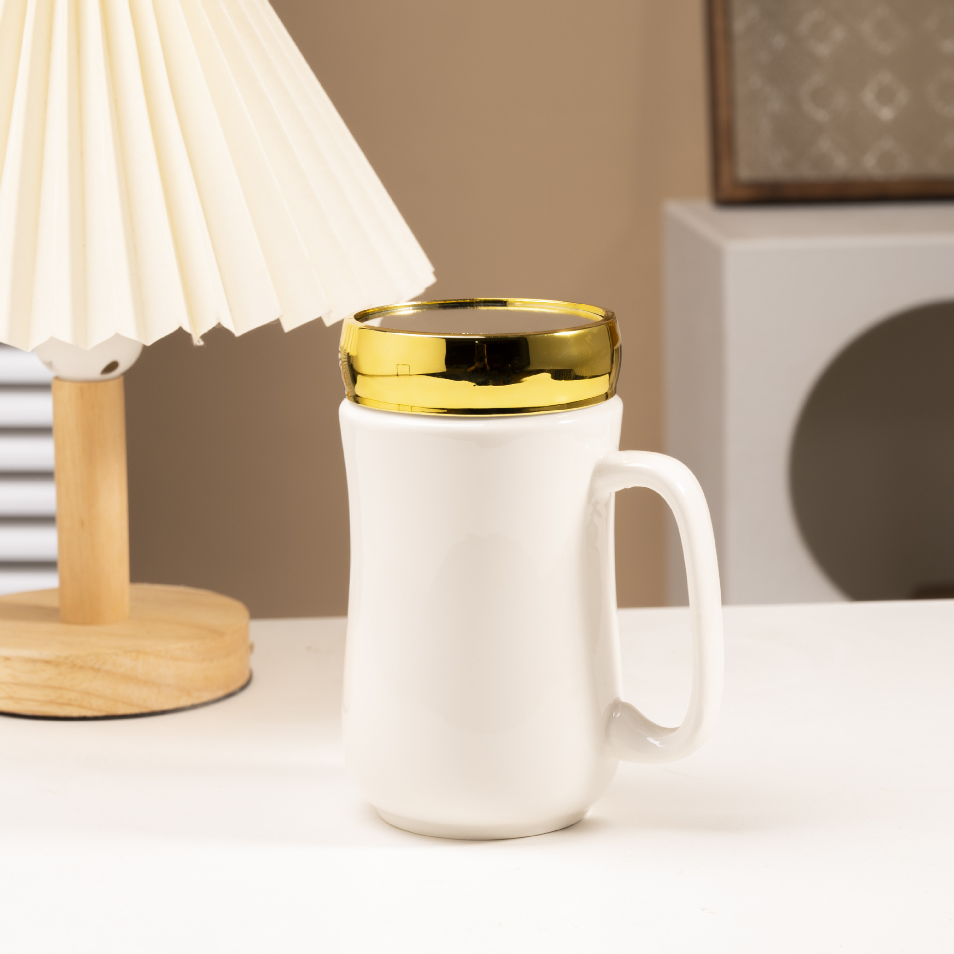 White mirror cup