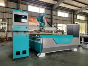 Деревянный дверной шкаф дизайн 1530 CNC маршрутизатор ATC с 12 линейными сменными инструментами деревянный гнездовой станок ATC гнездовой станок CNC - Product Image 5