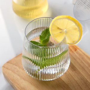 Design verticale unico 12oz coupé a coste senza stelo in plastica bicchiere da vino infrangibile a coste bicchieri da bere - Product Image 6