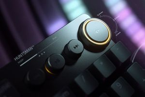 RAZER HUNTSMAN V2光学游戏键盘即时触发<span class=keywords><strong>0</strong></span>延迟，带腕托RGB照明