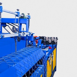 Máquina automática de malla de valla ciclónica/máquina de tejer de valla de enlace de cadena a precio de fábrica con motor como componente central - Product Image 5