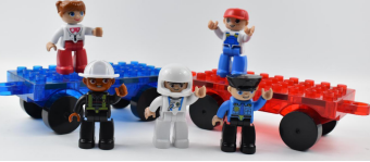 2 coches y 5 figuras