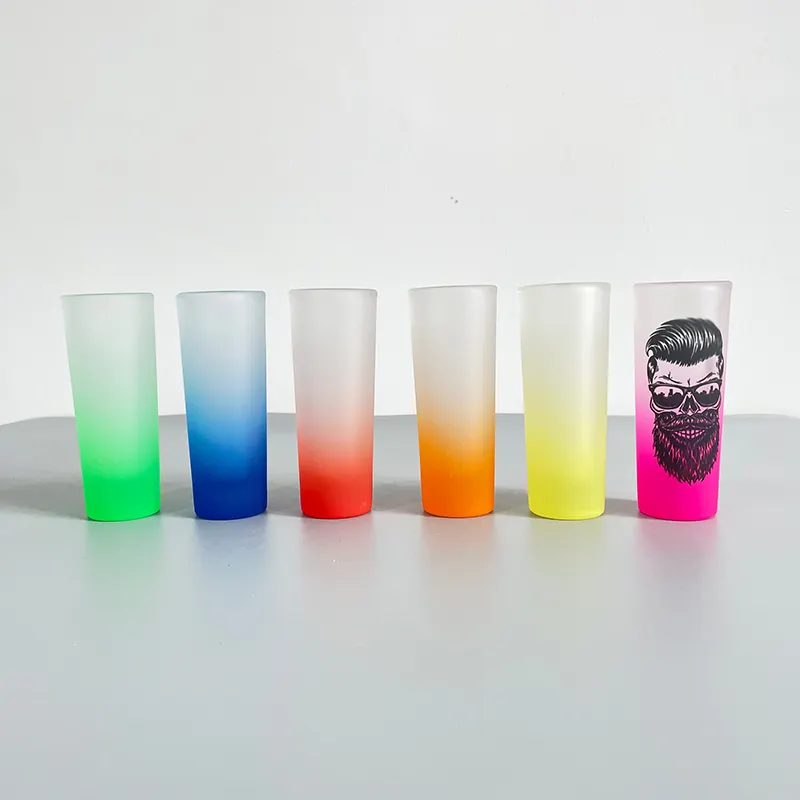 Op Maat Gemaakte Logo Gepersonaliseerde 2.5Oz Gradiënt Regenboog Kleurrijke Verdikte Bodem Matglas Drinkglazen Borrelglazen