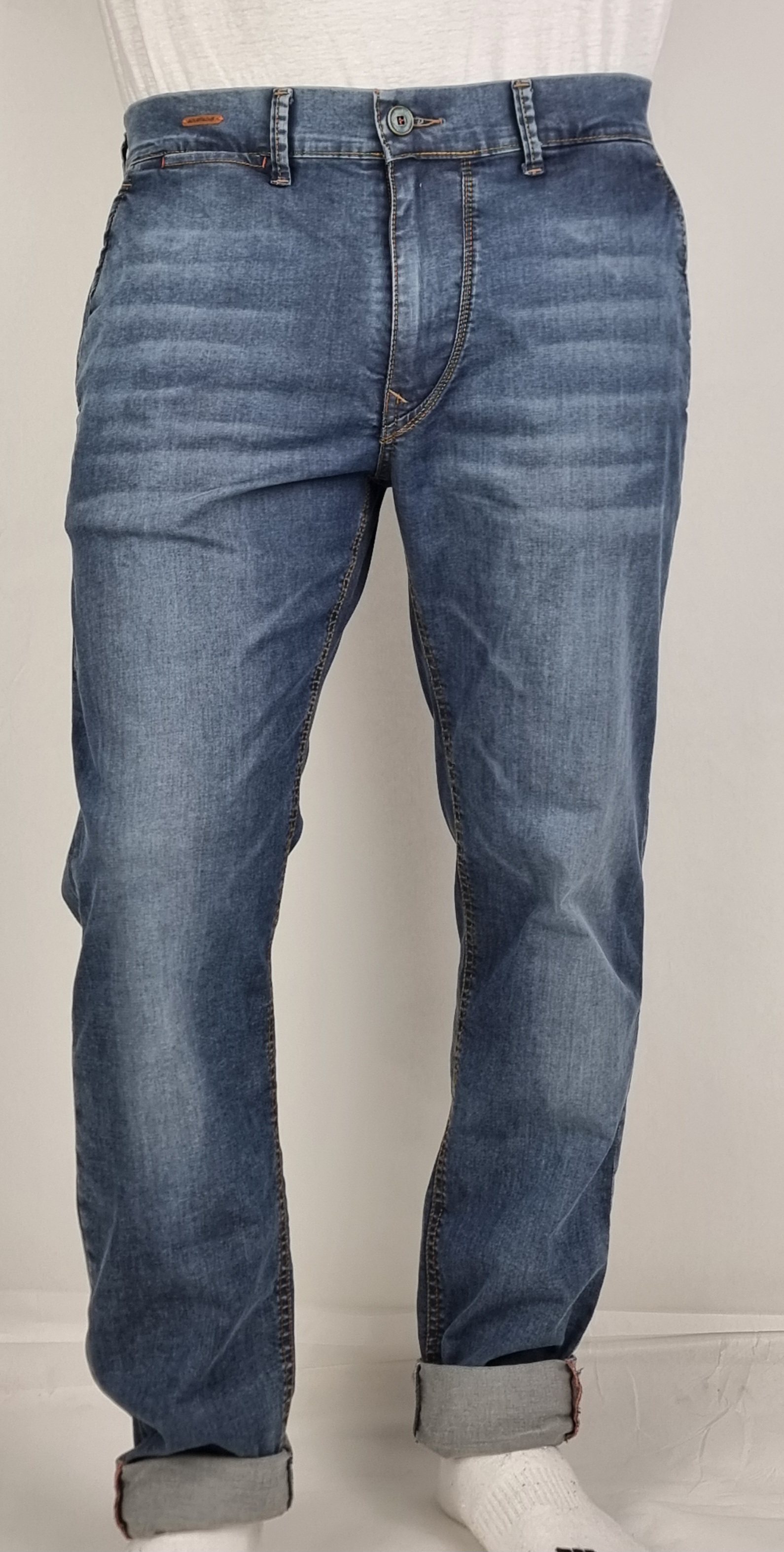 สีน้ำเงินสวมใส่ปานกลาง