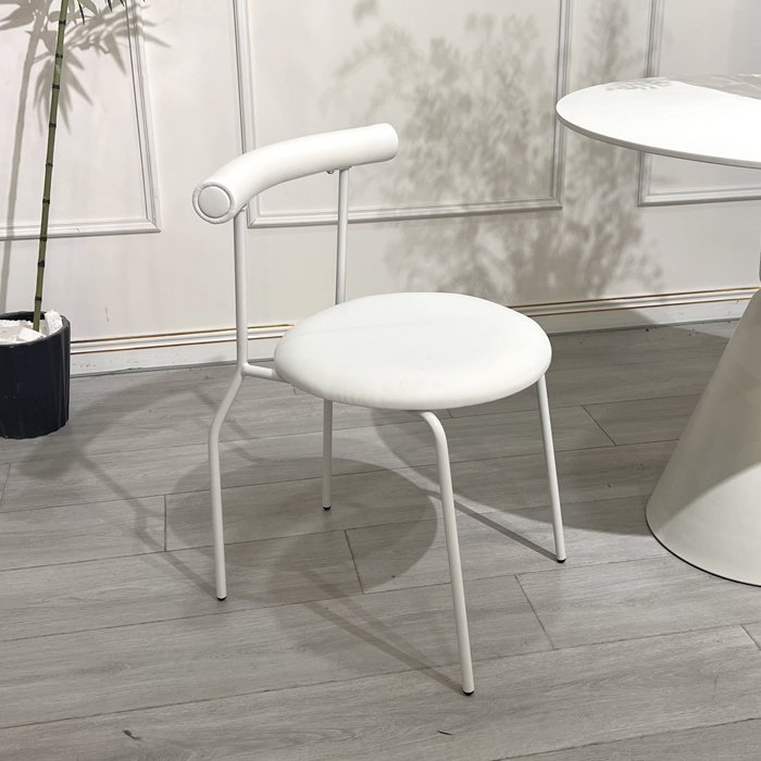 Chaise à roulettes en forme d'œuf, pieds blanc pur