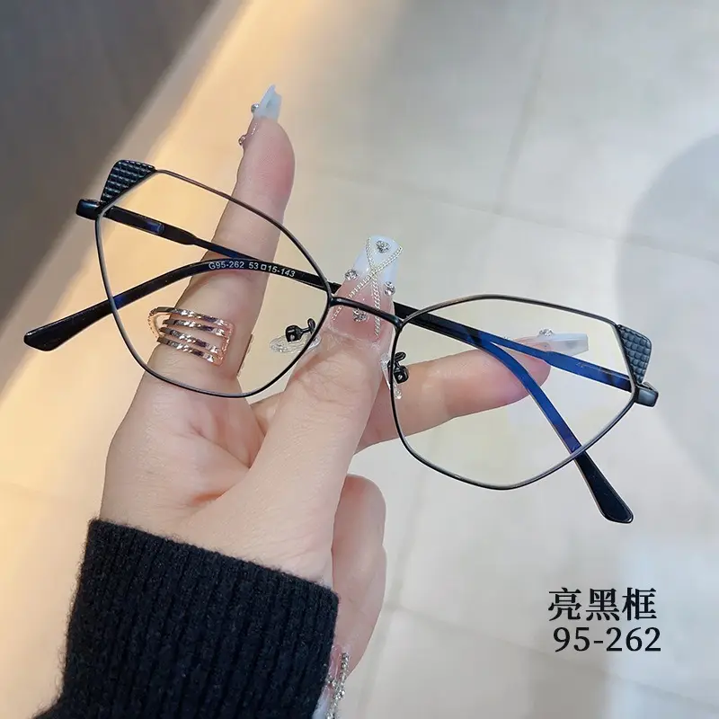 تصنيع بالجملة نظارات خفيفة مضادة للضوء الأزرق نظارات غير منتظمة إطارات بصرية معدنية للسيدات