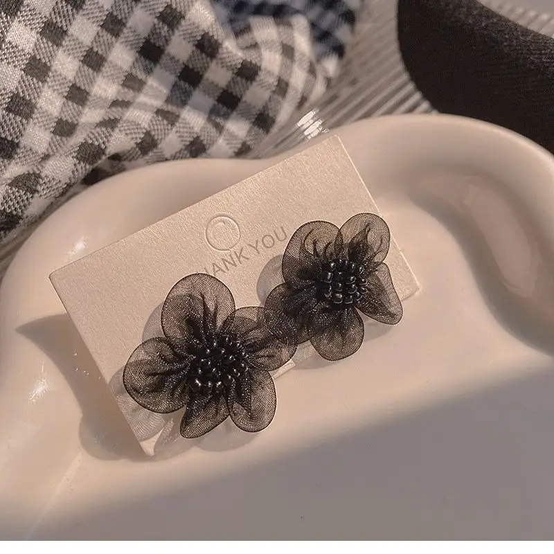 Yeni toptan çiçek küpe son Model moda peri kumaş siyah dantel saplama küpe kadınlar için