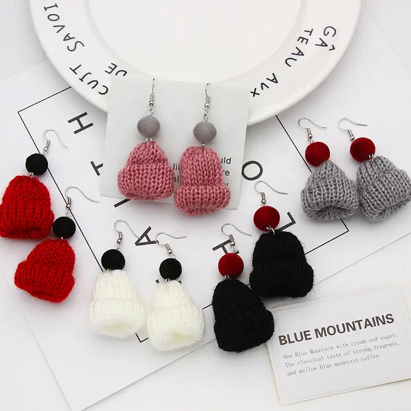 Wholese Fun Christmas Snowman Venta caliente Beanie Hat Pendientes Mini Winter Knit Hat Pendientes colgantes para mujer Joyería