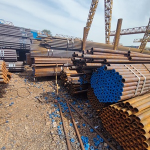 2025 API 5L PSL2 Tubo sin soldadura de acero al carbono negro Tubo de acero soldado con revestimiento API EN Sección cuadrada estándar Servicio cortado a pedido - Product Image 5