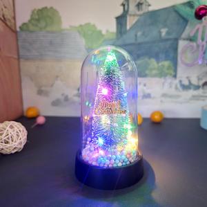 Light Up Artificial Mini árbol de Navidad LED String Pine Sisal árboles con base de madera en estuche transparente Home Xmas Holiday Party Decor