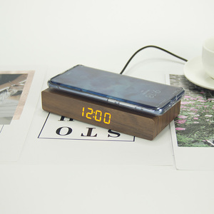 EMAF Office Decor Hochzeits geschenk Dünnes kabelloses Ladegerät Desktop-Tisch Digitaler Wecker Uhrzeit Tag Kalender uhr mit LED-Anzeige - Product Image 3