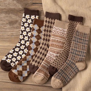 Retro orta tüp çorap, kişiselleştirilmiş ve moda istifleme çorap, çok yönlü, kolej tarzı, kalın ve sıcak uzun çorap - Product Image 2