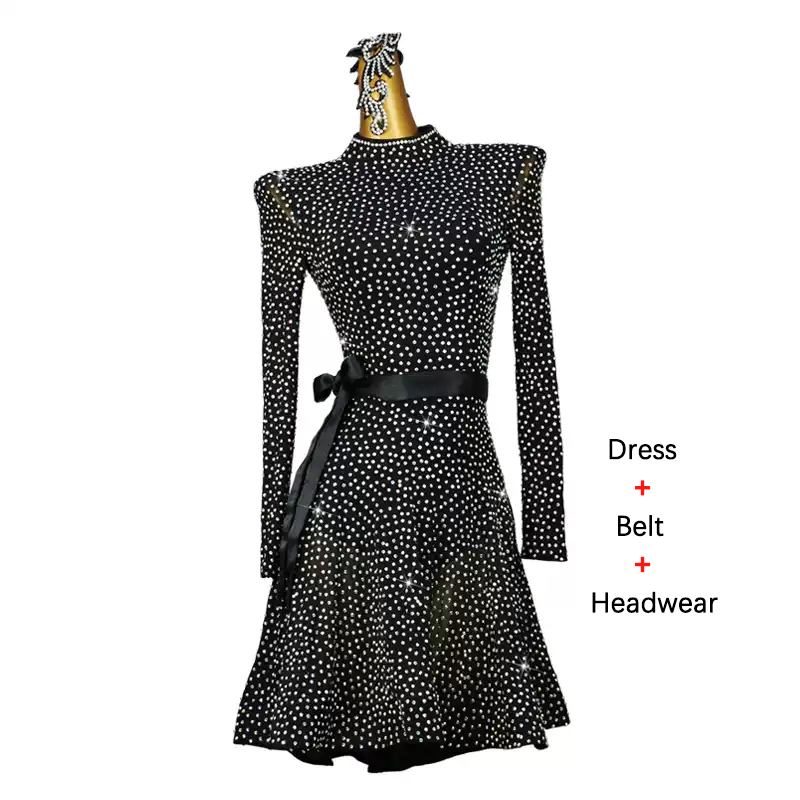 Robe noire + ceinture + couvre-chef