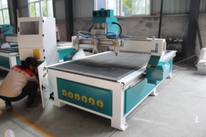1325 CNC tres cabezas enrutador de carpintería multifuncional MDF puerta que hace la máquina - Product Image 4