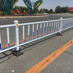高速道路と道路道路の分離と保護フェンスのための卸売金属道路ガードレール交通障壁 - Product Image 5