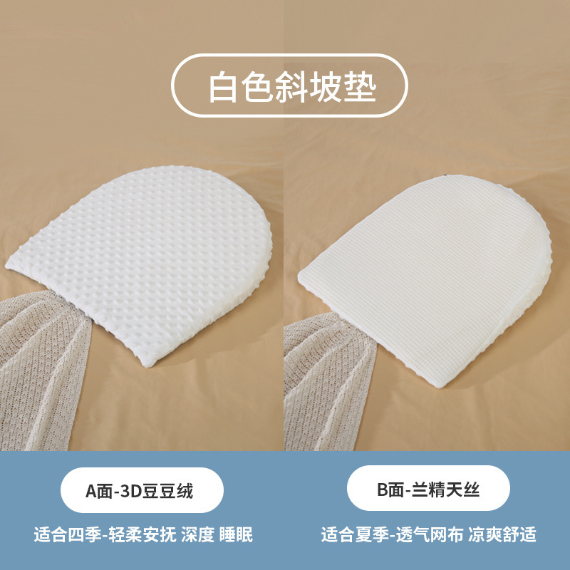 Almohada inclinada blanca de terciopelo tipo frijol + tencel - 41x44 cm