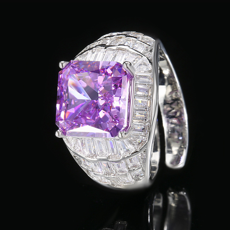 Bague ouverte avec diamant violet taille fleur de glace